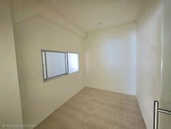 Foch Road (D8), Retail #566573821